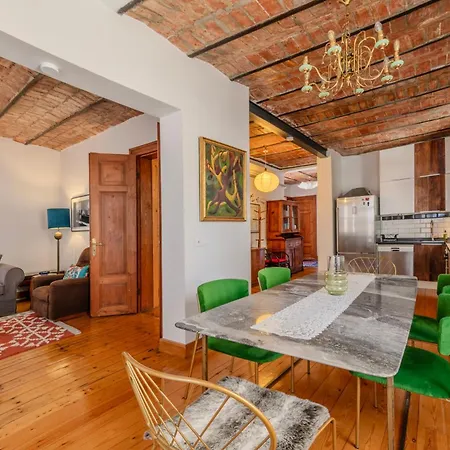 Апартаменты Historic Spacious Galata Стамбул