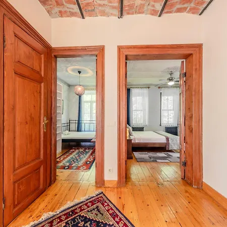 Historic Spacious Galata דירה *