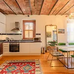 Historic Spacious Galata Apartment *